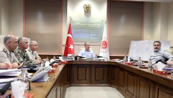 Hulisi Akar'dan Barış Pınarı Harekatı ile ilgili kritik toplantı