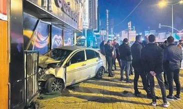 Kaza yapan araç gece kulübüne daldı: 5 yaralı #izmir