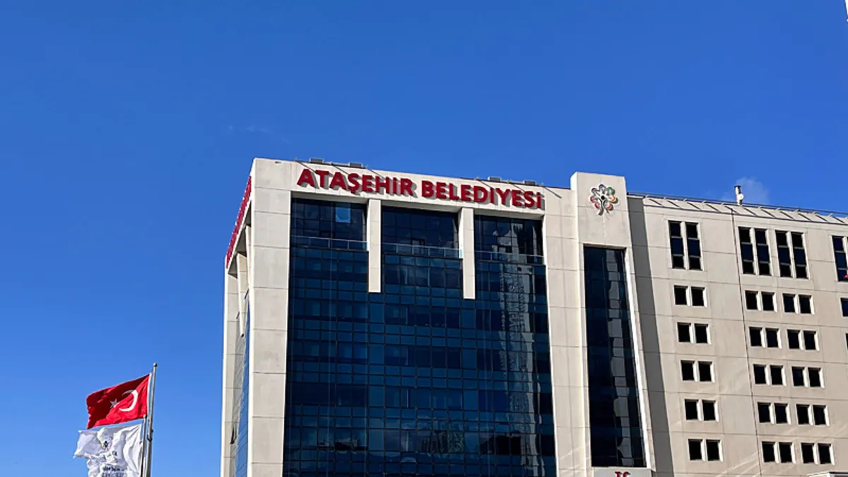 SON DAKİKA... Ataşehir Belediyesi'ne yolsuzluk operasyonu! 13 şüpheli gözaltında: Lüks mağazalardan hediye kartı döviz cinsi rüşvet...