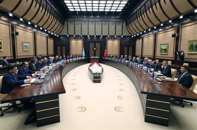 kazakistan-cumhurbaskani-ankarada-baskan-erdogan-resmi-torenle-karsiladi-1793202219942.jpg Kazakistan Cumhurbaşkanı Ankara'da: Başkan Erdoğan resmi törenle karşıladı!