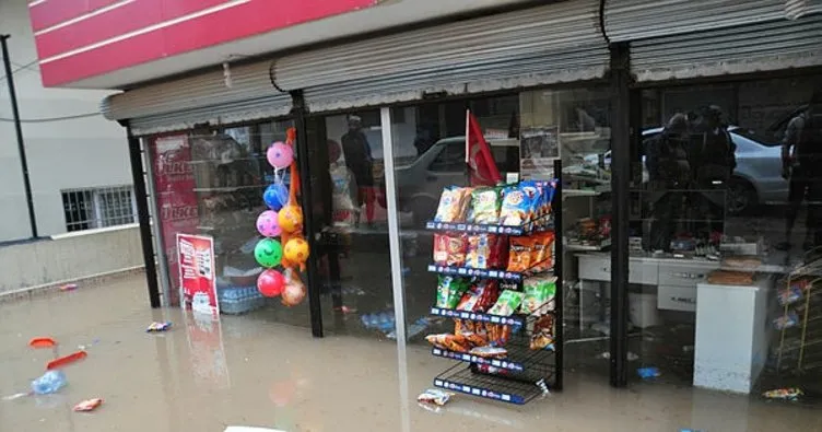 Reyhanlı’da şiddetli yağış ev ve iş yerlerini sular altında bıraktı