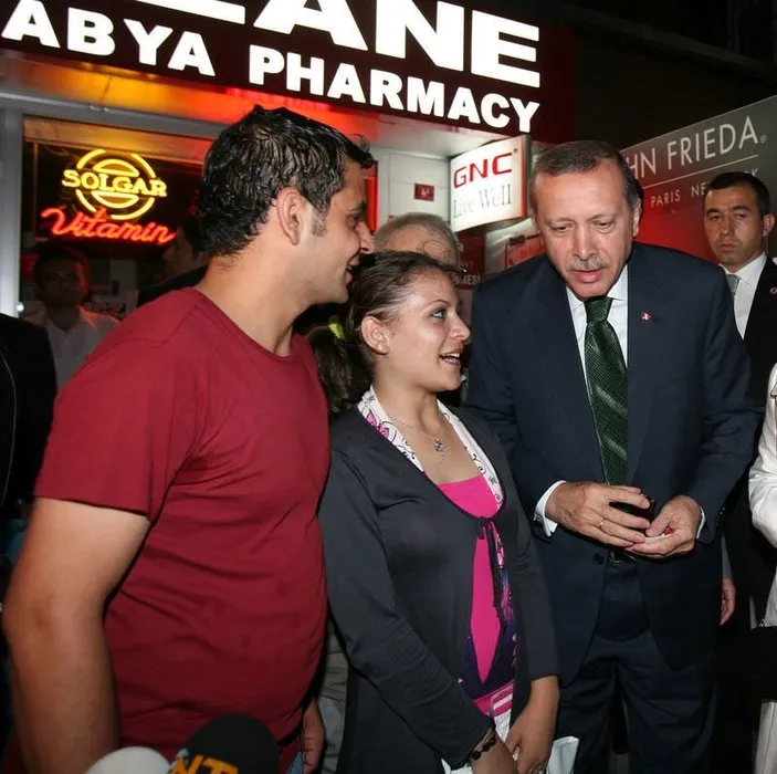 Başbakan arabasından inip vatandaşlarla sohbet etti