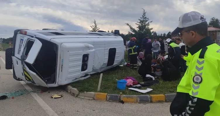 Kastamonu’da feci kaza! Tır öğrenci servisine çarptı: 13 yaralı