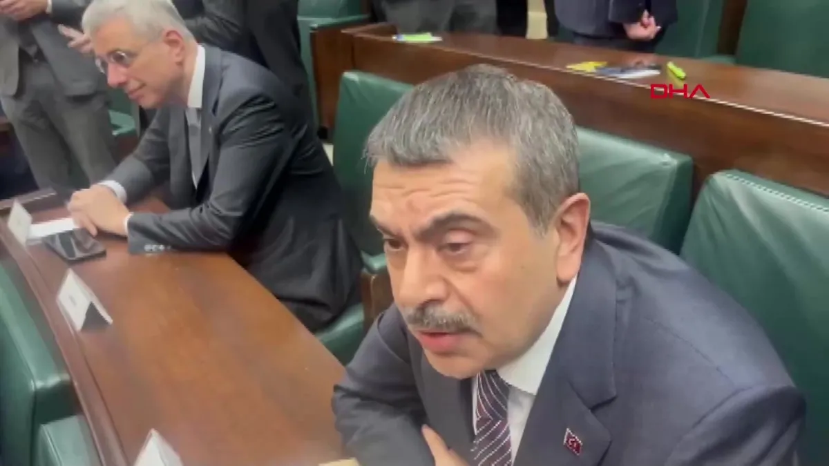 Bakan Tekin: Bildiri yayınlayan 168 kişi aleyhine dava açtık | Video videosunu izle Bakan Tekin: Bildiri yayınlayan 168 kişi aleyhine dava açtık | Video videosunu izle