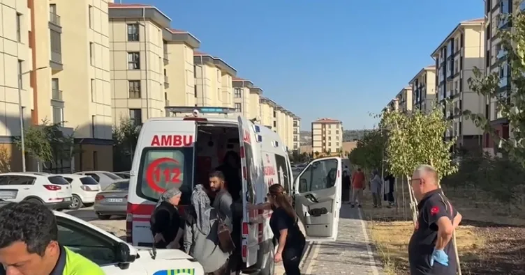 Otomobil ile minibüs çarpıştı: 8 yaralı