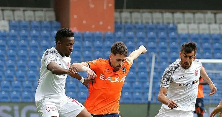 Başakşehir, sahasında Ümraniyespor ile 1-1 berabere kaldı