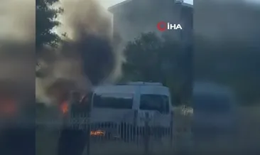Diyarbakır’da alevlere teslim olan minibüs küle döndü