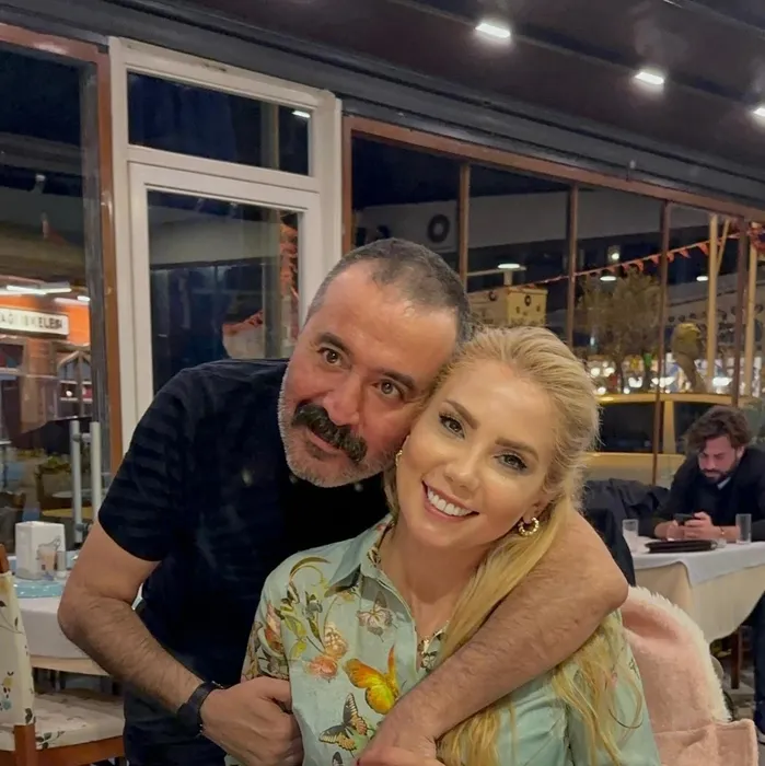 Gazeteci Tuba Kalçık ve oyuncu Mustafa Üstündağ’ın mutlu günü! Oğullarını kucaklarına aldılar! Bakın ismini ne koymuşlar...