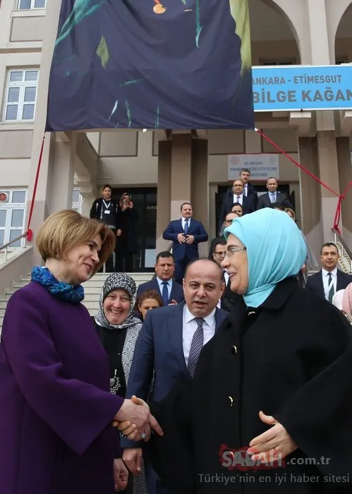 Emine Erdoğan, öğrencilerle kurabiye yaptı