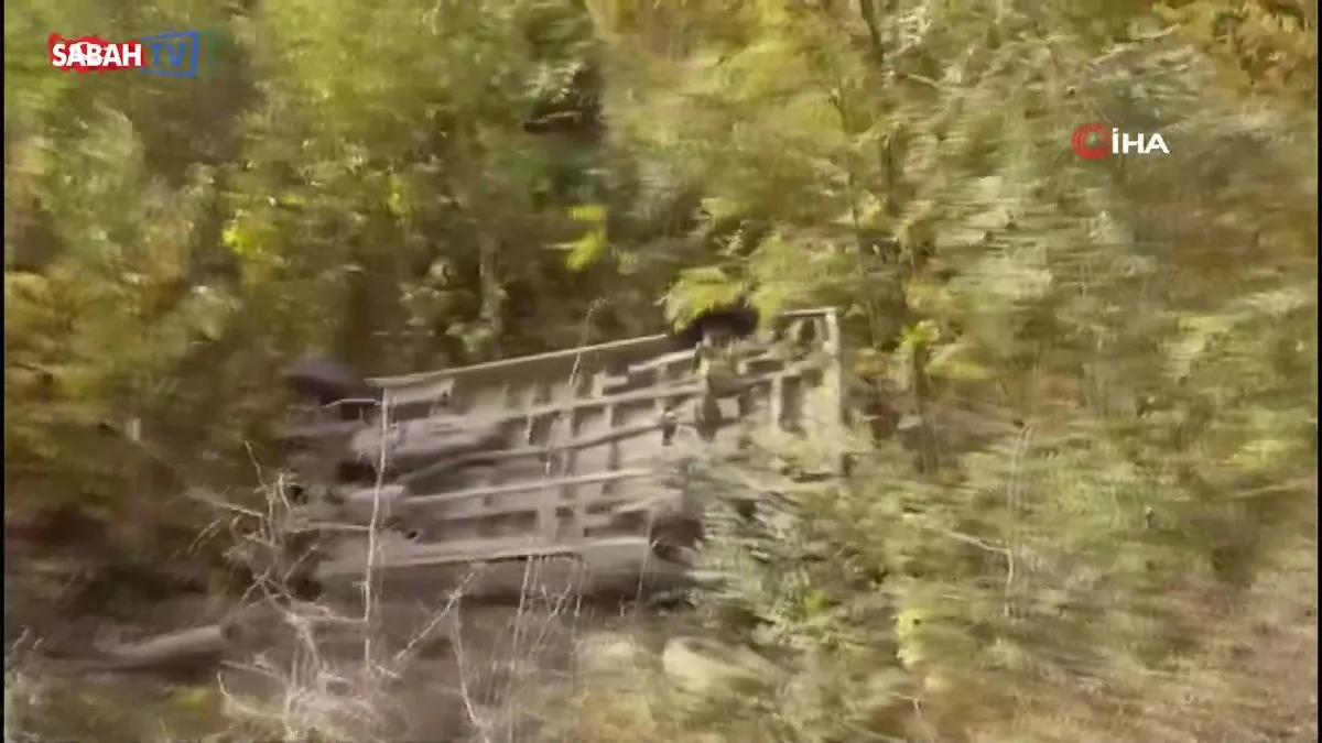 Malatya’da minibüs devrildi: 3 yaralı | Video videosunu izle Malatya’da minibüs devrildi: 3 yaralı | Video videosunu izle