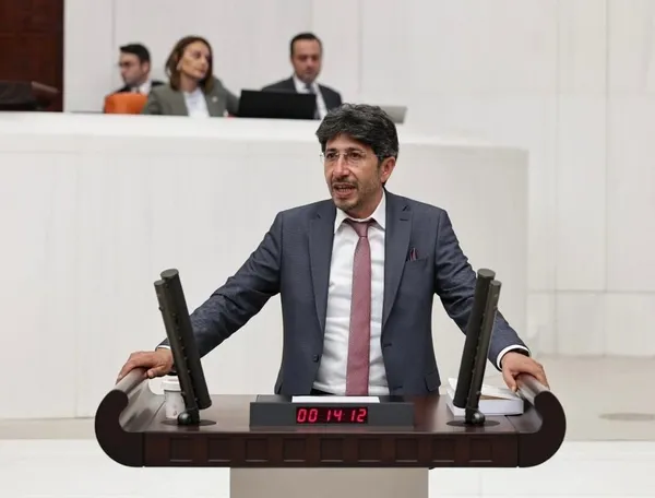 yaziklar-olsun-chp-kurdistanda-on-secim-yapacagiz-diyen-vekilin-partisiyle-hareket-ediyor-1705153849557.jpg 'Yazıklar olsun' CHP! 'Kürdistanda ön seçim yapacağız' diyen vekilin partisiyle hareket ediyor