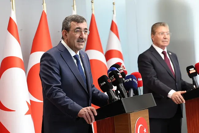 cumhurbaskani-yardimcisi-cevdet-yilmazdan-rum-yonetimine-tepki-adada-yasayan-herkesi-risk-altina-sokmustur-1772715099183.jpeg Cumhurbaşkanı Yardımcısı Cevdet Yılmaz'dan Rum yönetimine tepki: Ada'da yaşayan herkesi risk altına sokmuştur!