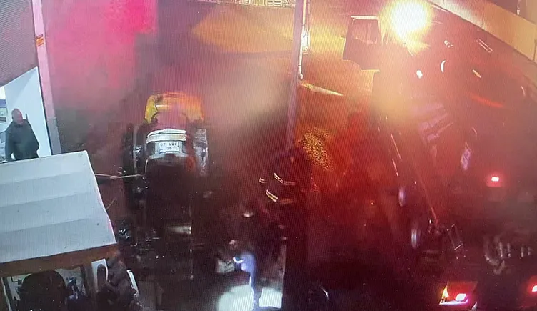 Antalya’da akılalmaz görüntü: Traktörü yakarken kendini yaktı!