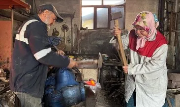 40 yıldır eşiyle örste demir dövüyor! 5 çocuk annesinin ilham veren hikayesi... #bartin
