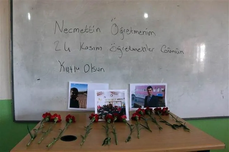 Necmettin öğretmen için tahtaya bu yazıyı yazdılar
