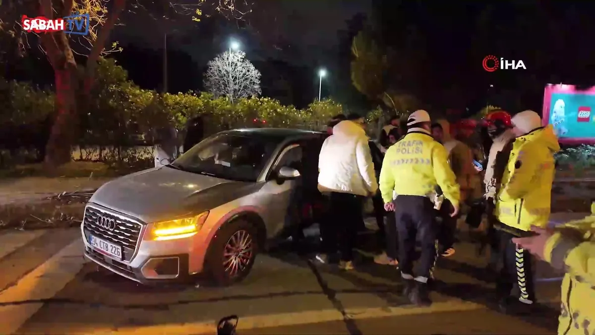 Kadıköy’de virajı alamayan sürücü, takla atıp elektrik direğini devirdi | Video videosunu izle Kadıköy’de virajı alamayan sürücü, takla atıp elektrik direğini devirdi | Video videosunu izle