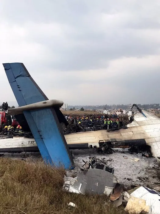 Nepal’de yolcu uçağı düştü