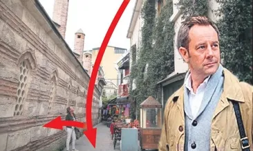 Ajan başını karşı duvara çarpmış