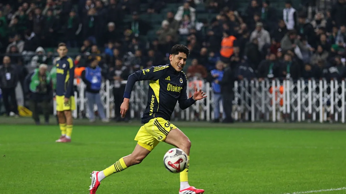 Fenerbahçe’nin Trabzonspor maçı kamp kadrosu açıklandı Fenerbahçe’nin Trabzonspor maçı kamp kadrosu açıklandı