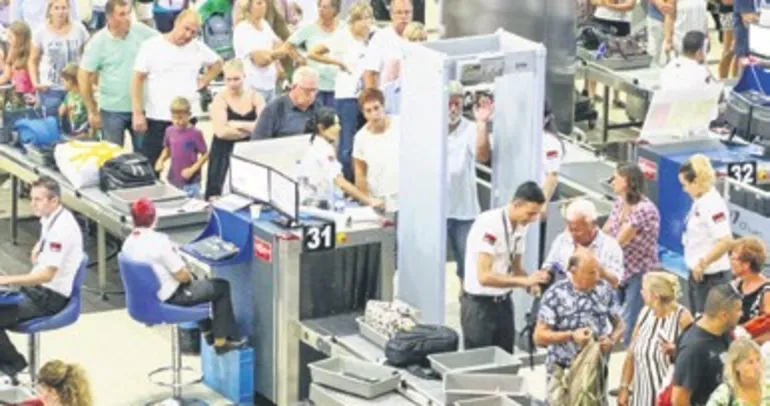 Bayramda 323 bin yolcu gümrükten geçti