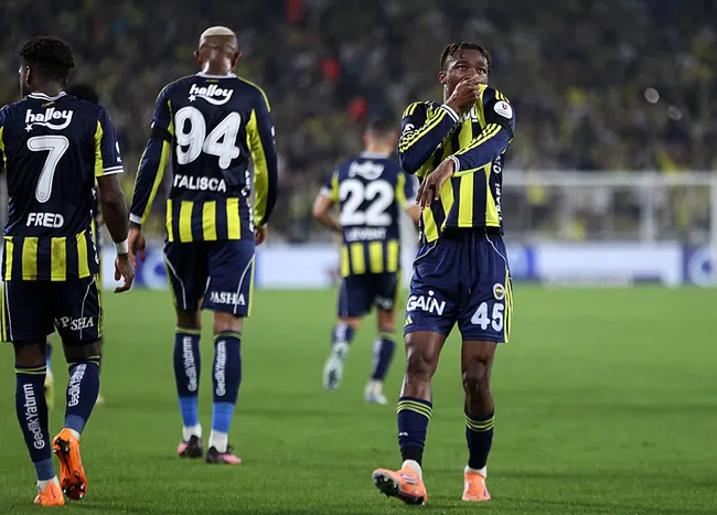 son-dakika-haberi-fenerbahce-kayserispor-engelini-4-golle-asti-zirvede-fark-bire-indi-1762715168033.jpeg