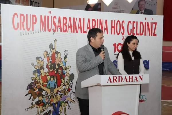 ardahanda-badminton-heyecani-kucukler-grup-musabakalari-renkli-goruntulerle-basladi-1744572360937.jpg