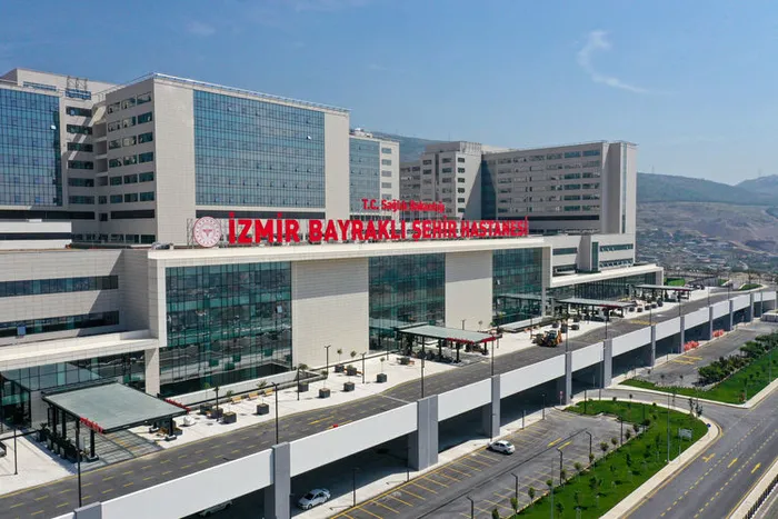 izmir-sehir-hastanesi-icin-geri-sayim-hasta-kabulune-basliyor-1696925605097.jpg İzmir Şehir hastanesi için geri sayım! Hasta kabulüne başlıyor