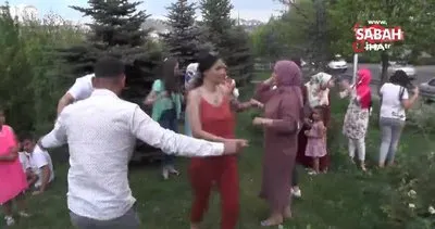 Otoban kenarında görenleri şaşırtan düğün eğlencesi kamerada | Video