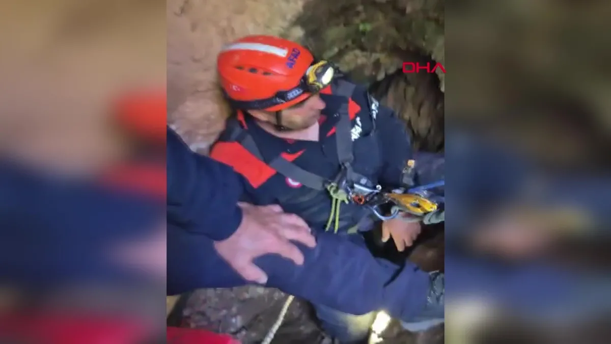 Mağarada ceset bulundu: Yoğun metan gazından dolayı 4 gündür çıkarılamadı | Video videosunu izle Mağarada ceset bulundu: Yoğun metan gazından dolayı 4 gündür çıkarılamadı | Video videosunu izle