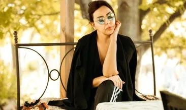 Ebru Gündeş babasını toprağa verdi