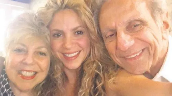 Shakira Brings Her Parents To Istanbul