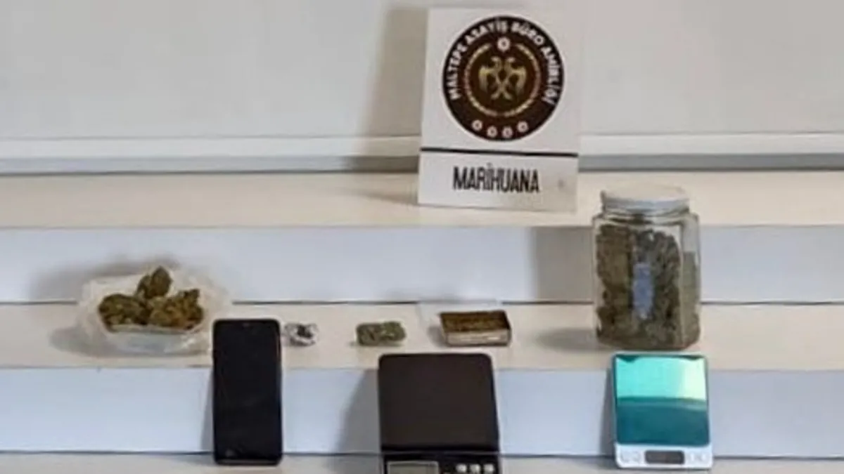 Duş kabinindeki uyuşturucularla yakaladılar – Yaşam Haberleri Duş kabinindeki uyuşturucularla yakaladılar – Yaşam Haberleri