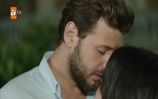 Zeynep, Emre'ye tokat atıyor!