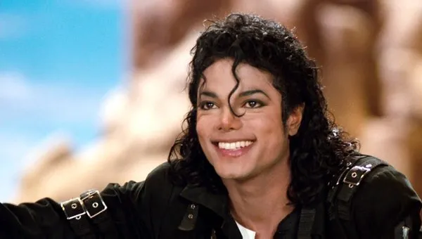 Michael Jackson'ın balkondan sarkıttığı oğlu büyüdü!