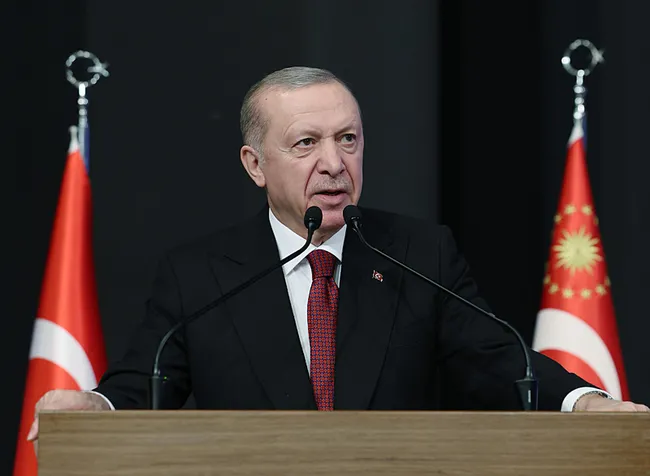son-dakika-baskan-erdogandan-chpye-tepki-mecliste-her-turlu-eskiyaligi-zorbaligi-sergilediler-1770899372551.jpg Son dakika | Başkan Erdoğan'dan CHP'ye tepki: Meclis'te her türlü eşkıyalığı, zorbalığı sergilediler!