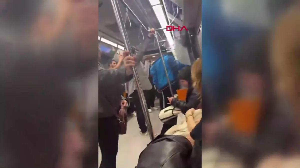 İstanbul’da metroda küfürlü tezahürat kavgası: Yaşlı vatandaşlara saldırı kamerada… | Video videosunu izle İstanbul’da metroda küfürlü tezahürat kavgası: Yaşlı vatandaşlara saldırı kamerada… | Video videosunu izle