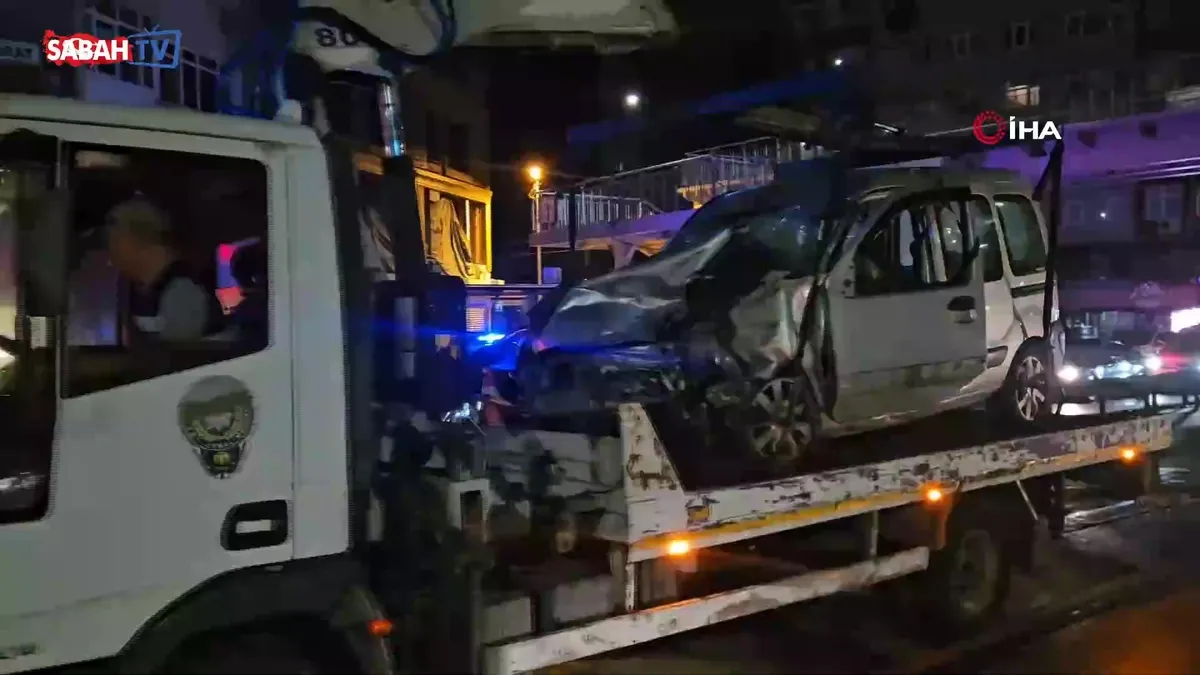 Küçükçekmece’de makas atan sürücü kazaya sebep oldu: 2 yaralı | Video videosunu izle Küçükçekmece’de makas atan sürücü kazaya sebep oldu: 2 yaralı | Video videosunu izle