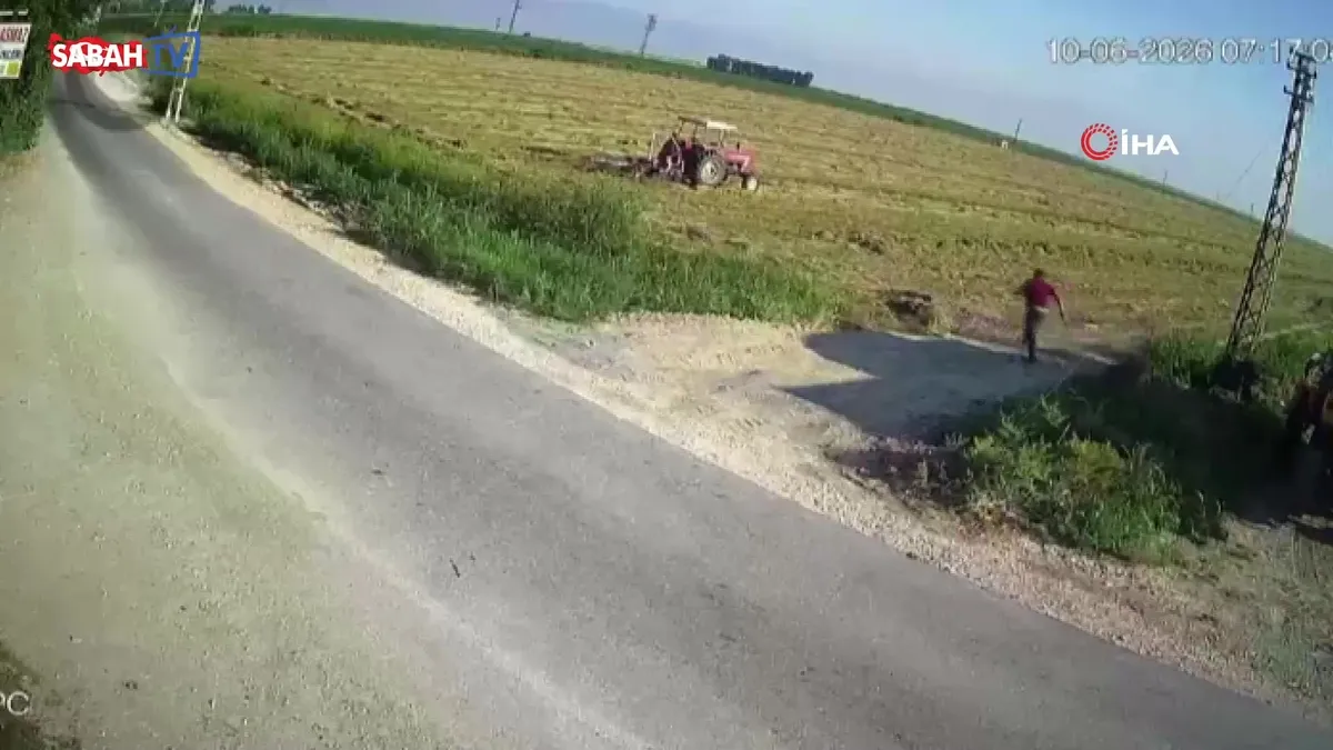 Traktörün pulluğuna takılarak ölümle burun buruna geldi! Çiftçinin korku dolu anları kamerada videosunu izle Traktörün pulluğuna takılarak ölümle burun buruna geldi! Çiftçinin korku dolu anları kamerada videosunu izle