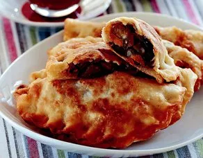 Patlıcanlı Ve Pastırmalı Börek