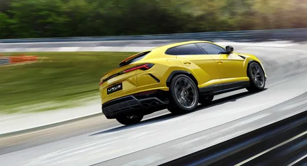 Lamborghini, yeni SUV'u Urus ile beklentilerin çok üzerinde bir taleple karşılaştı