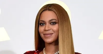 Ünlü şarkıcı Beyonce derin yırtmacı ile doğum gününe damga vurdu! Beyonce’nin bacak dekoltesine beğeni yağdı...