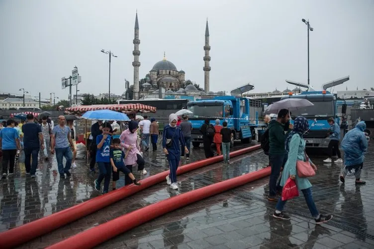 Eminönü'nde selin ardından son durum