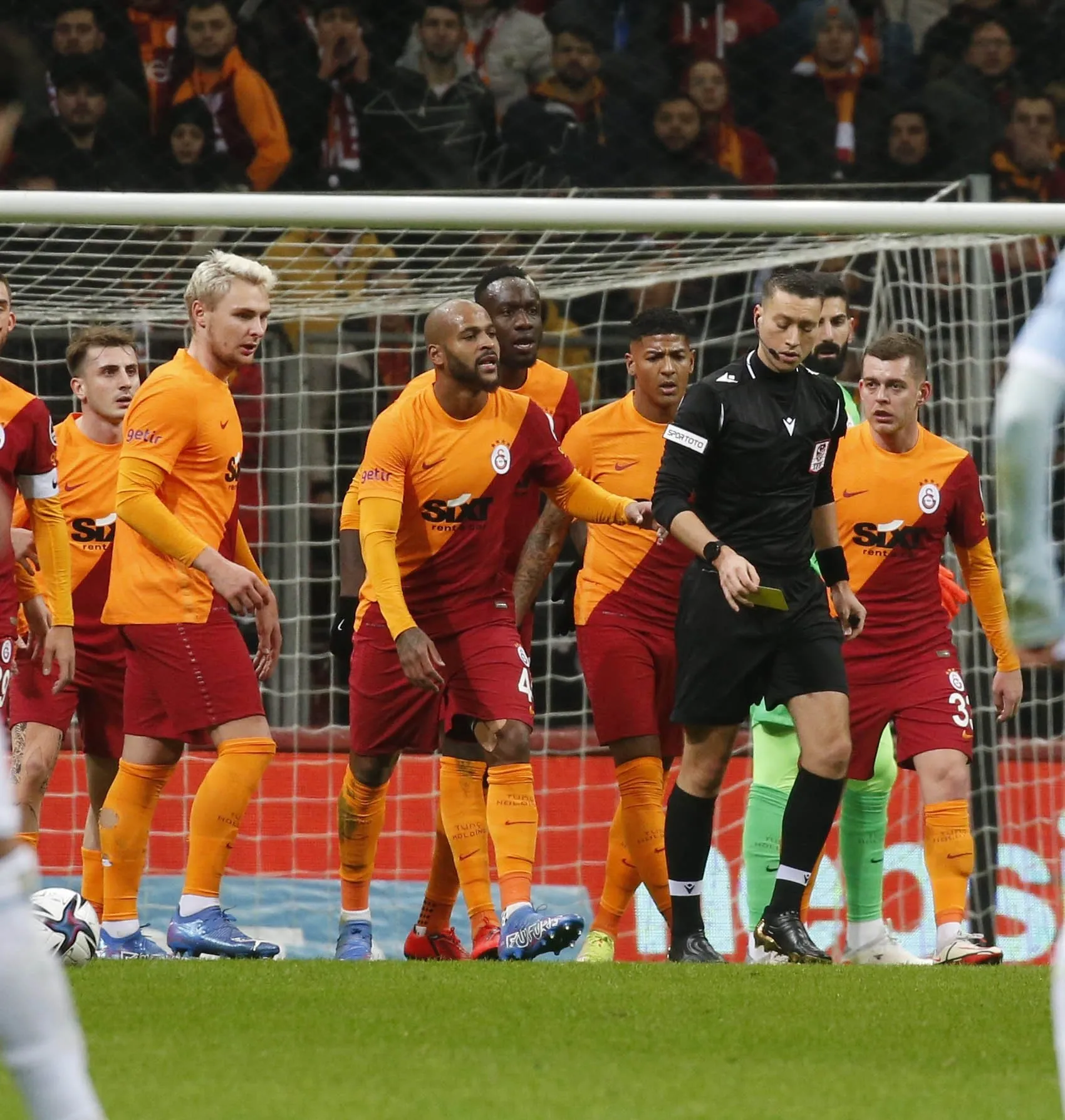 son dakika galatasaray haberleri galatasaray baaksehir macinin olay hakemi zorbay kucuk un savunmasi ortaya cikti go lan dedi mi galeri spor
