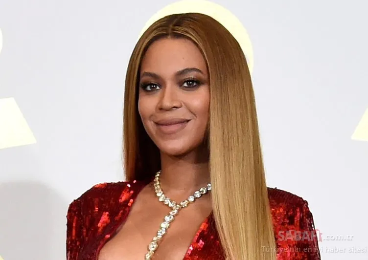 Ünlü şarkıcı Beyonce derin yırtmacı ile doğum gününe damga vurdu! Beyonce’nin bacak dekoltesine beğeni yağdı...
