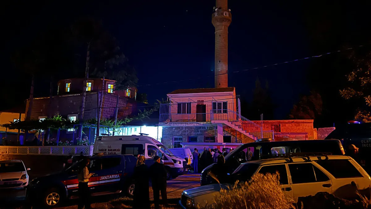 Kayseri’de kan donduran olay! Camideki tartışma kanlı bitti: 2 kişiyi bıçaklayarak öldürdü! Kayseri’de kan donduran olay! Camideki tartışma kanlı bitti: 2 kişiyi bıçaklayarak öldürdü!