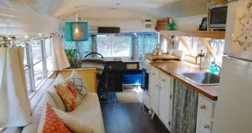 Dışı otobüs içi ev!