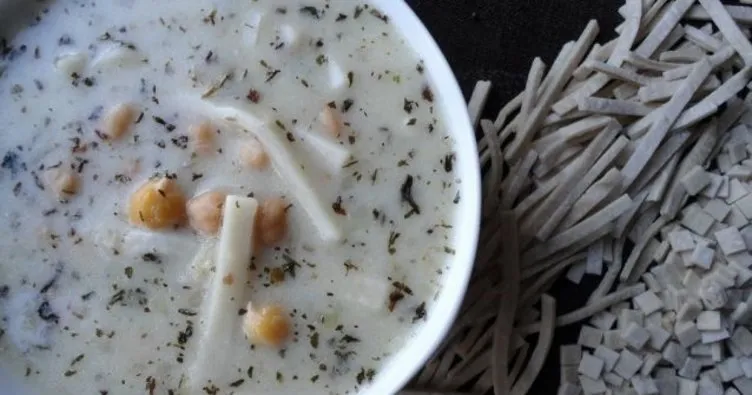Erişteli Yoğurt Çorbası Tarifi: Erişteli yoğurt çorbası nasıl yapılır?