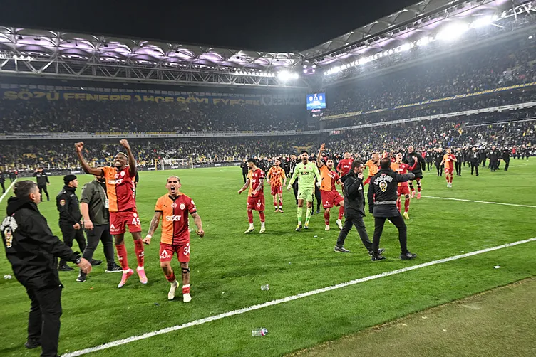 Son dakika Galatasaray haberi: Osimhen takım arkadaşlarına bakın ne dedi? Derbi zaferi sonrası flaş sözler ortaya çıktı...