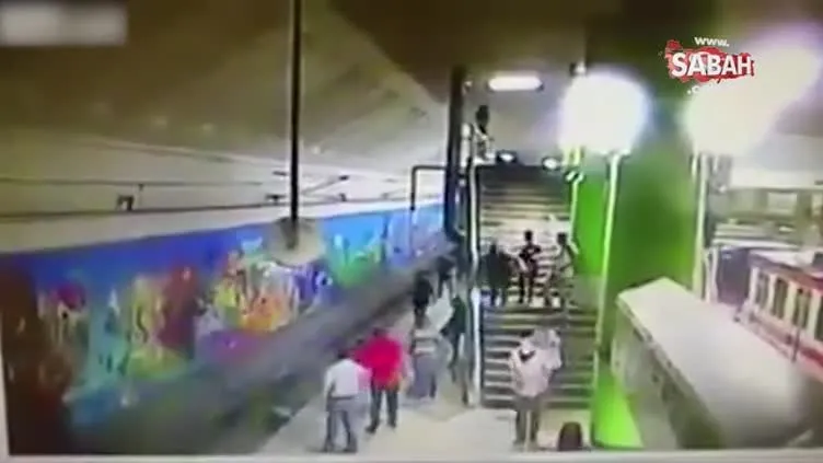 Metroda feci kaza kameralara böyle yansıdı