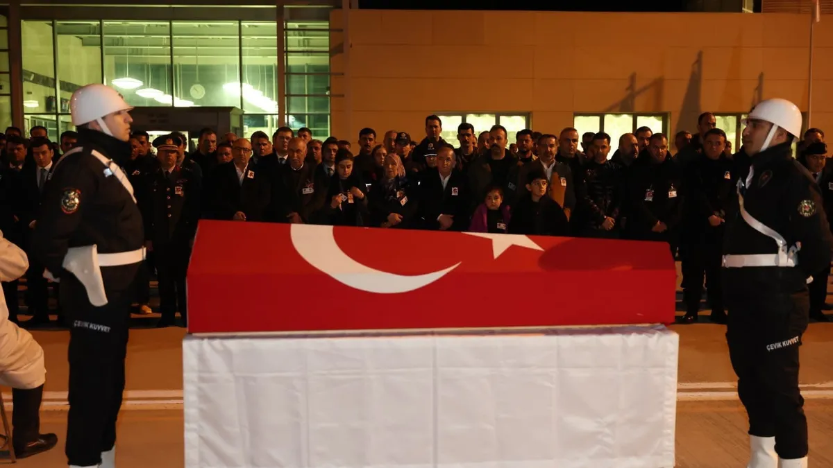 Şehit Polis Seçkin Yalçın, Elazığ’da törenle son yolculuğuna uğurlandı Şehit Polis Seçkin Yalçın, Elazığ’da törenle son yolculuğuna uğurlandı